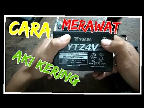 Perbedaan aki kering dan aki basah pada motor versi Yuasa. Untuk aki kering yang digunakan aki Yuasa. 