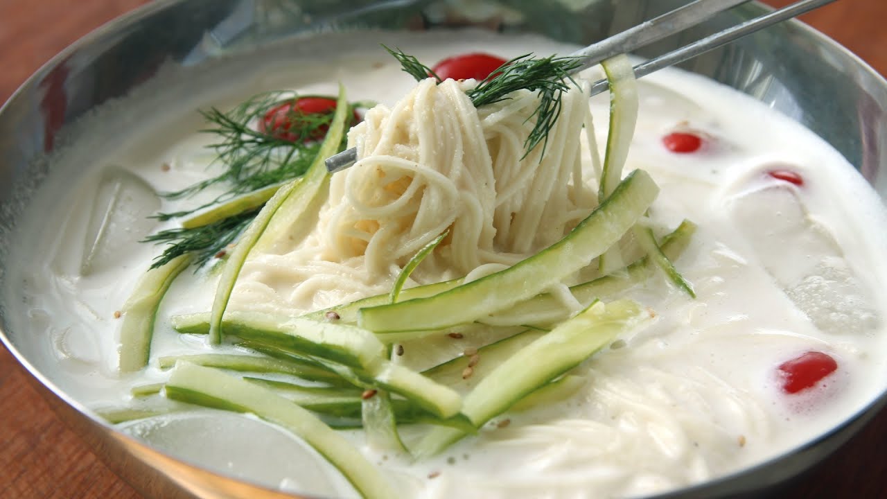 Soy milk noodle soup ("kongguksu":)