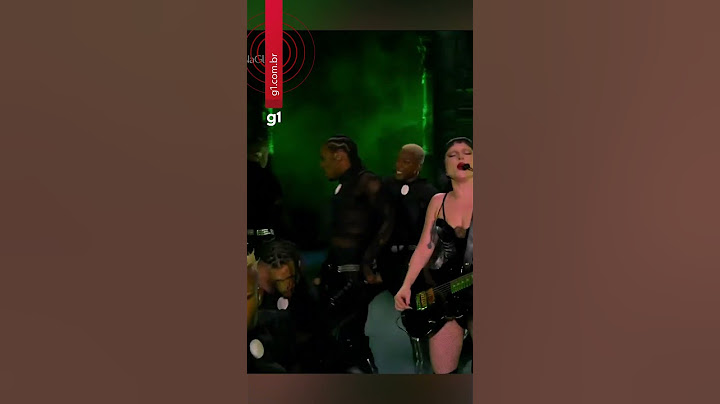 Dançarino de Lady Gaga escorrega durante apresentação em 'Garden of Eden', em Copacabana #g1
