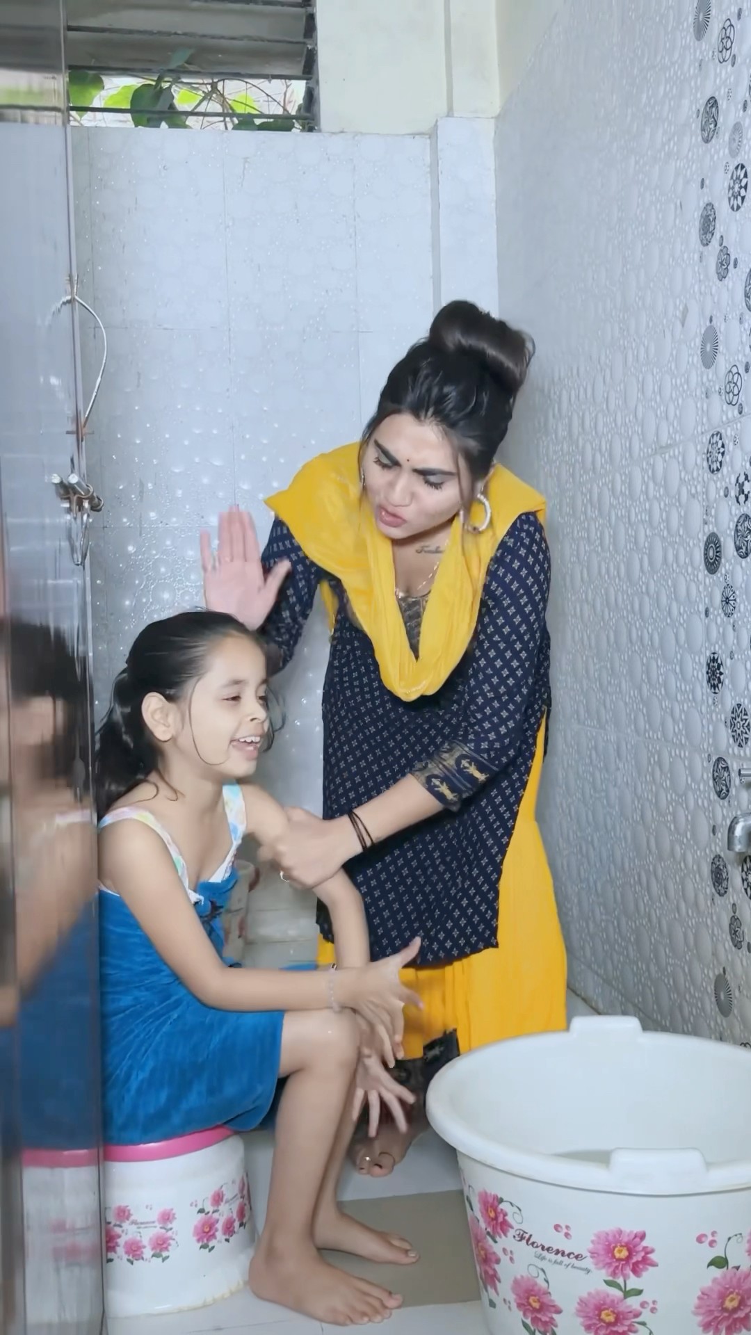 ठंड तो सचमें है भाई?? #kajalsoni #comedy #funny #youtubeshorts #family #viralvideo @kajalsoni