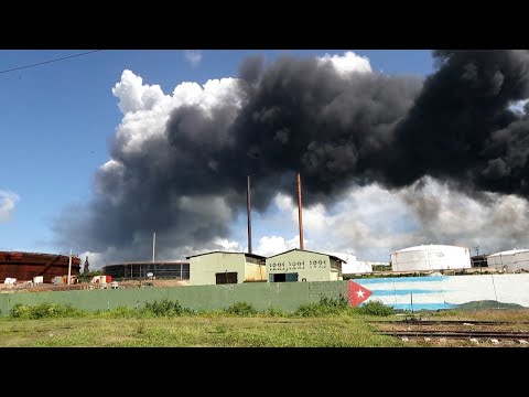Autoridades cubanas siguen luchando contra el grave incendio industrial en Matanzas
