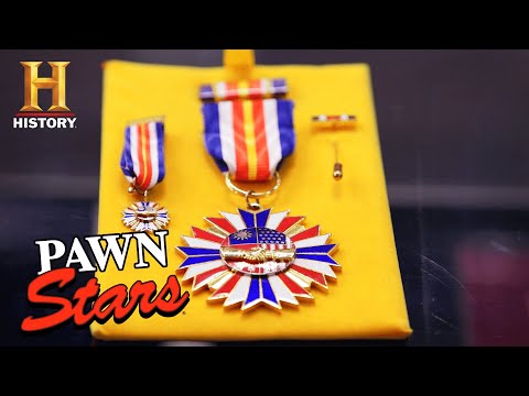 Pawn Stars: LOW OFFER for Rare WWII Medals (Season 18)