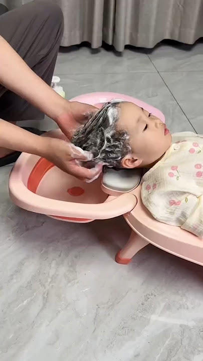 Luna daughter first time bath in useful gadget 😁 #shortvideo