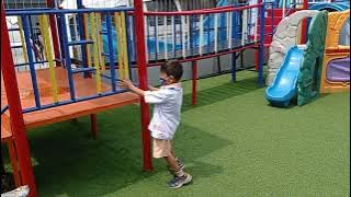 ABANG SYAKIR BERMAIN DI SKOLAH