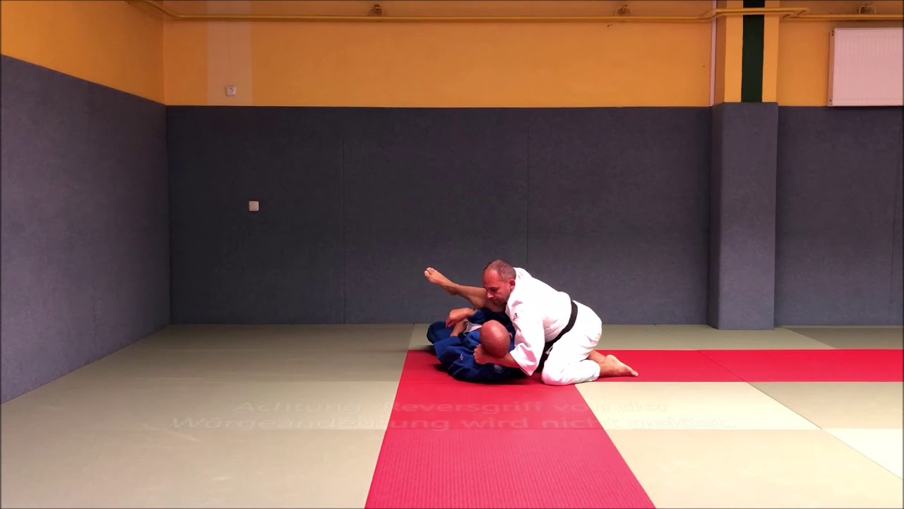 5 Angriffe gegen die Verteidigungsstellung Uke zwischen den Beinen im