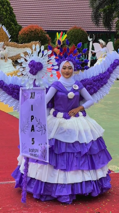 fashionshow busana daur ulang plastik #masasekolah #sma #fashionshow (source.@bunga_chintya1)