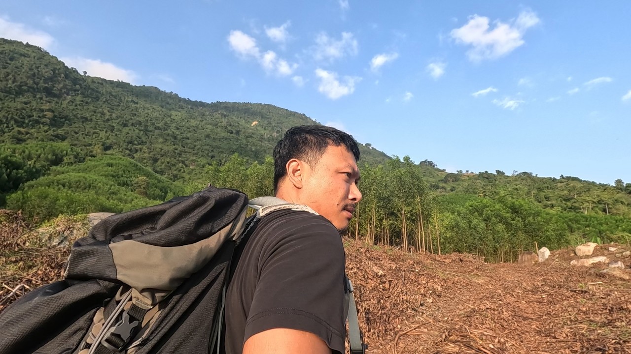 Tìm Nhà Sư Ẩn Tu Trong Hang Núi Để Cúng Dường Lương Thực Chay