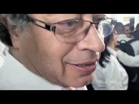 PETRO ACOMPAÑA A LOS FAMILIARES DE LOS SIETE POLICÍAS ASESINADOS EN EL HUILA