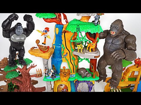 King Kong broke our base! Lion Guard! Protect us with a great training lair platset! - DuDuPopTOY