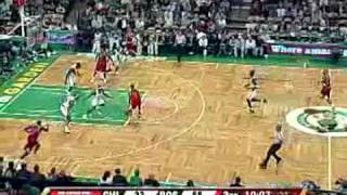 Derrick Rose crosses Rajon Rondo