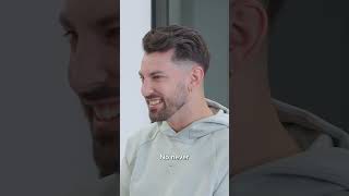 Vandr is talking to...