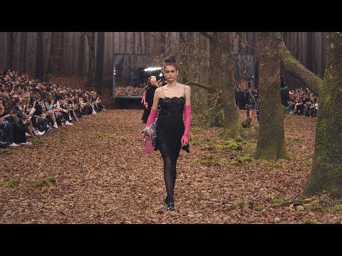 Vidéo: La Forêt D'automne De Chanel