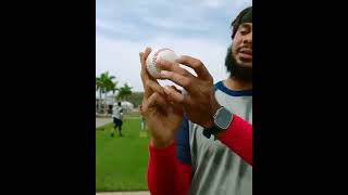 Kenley Jansen Shows Off His Cutter Grip