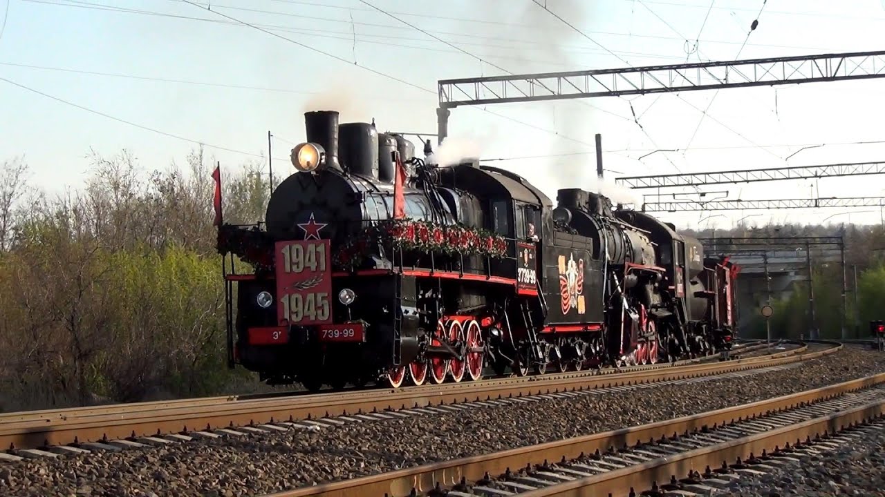 ⁣Паровозы Эр739-99 и Л-0073 с ретро-поездом «Победа»