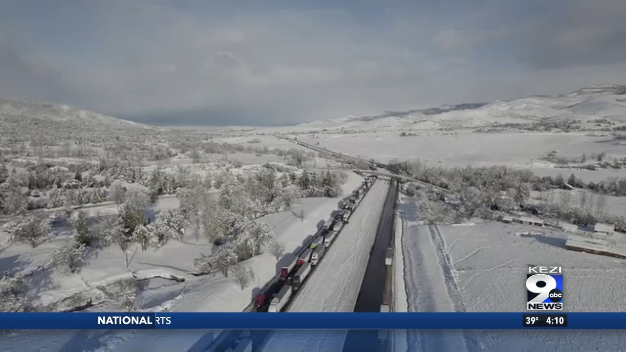 Snow leads to dangerous road conditions in Southern Oregon - YouTube