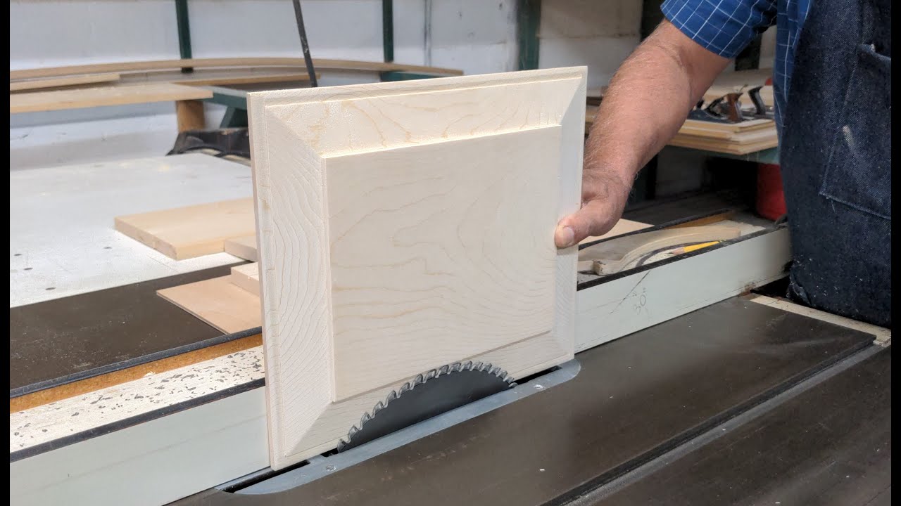 Como cortar tablero frisado recto en la sierra de mesa