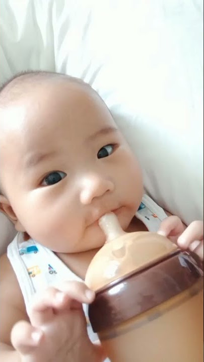 belajar minum susu pakai dot#shorts#bayilucu