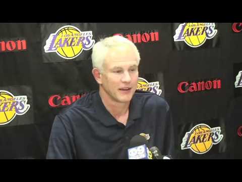 Video: Mitch Kupchak netto waarde: Wiki, Getroud, Familie, Trou, Salaris, Broers en susters