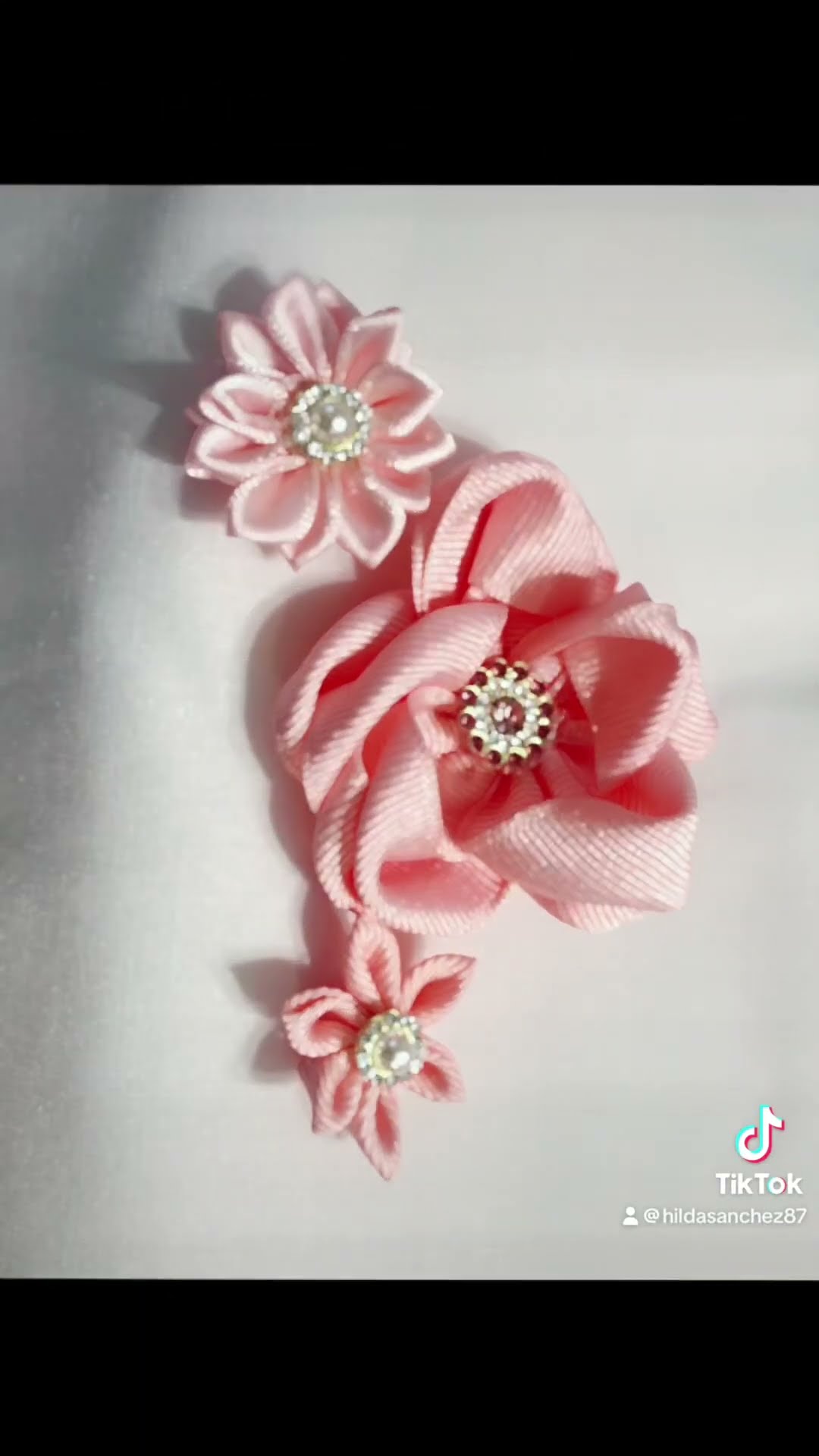 IDEAS DE MOÑOS EN COLOR ROSA si te gusto APÓYAME CON un ️ gracias ☺️ ...