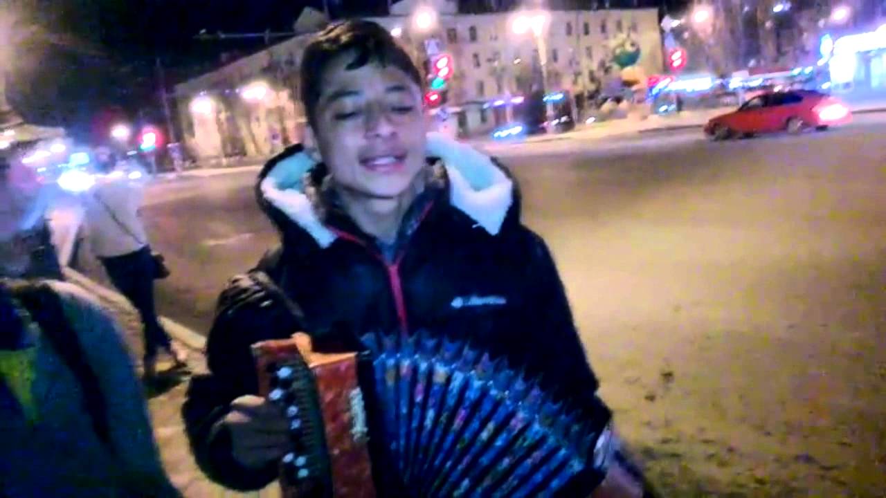 Честер поет в машине Честер поет в машине