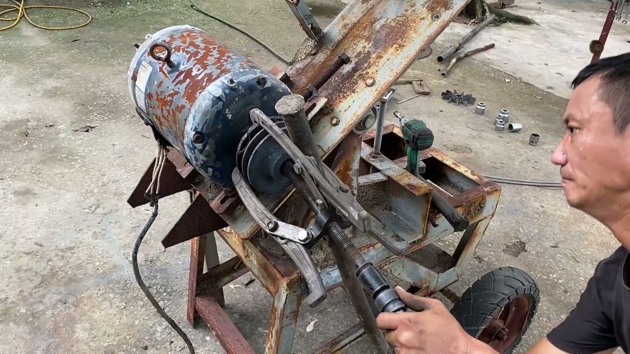 Vintage Woodworking Machine Restoration Project Bought at a Scrap Shop // Restoring Versatility