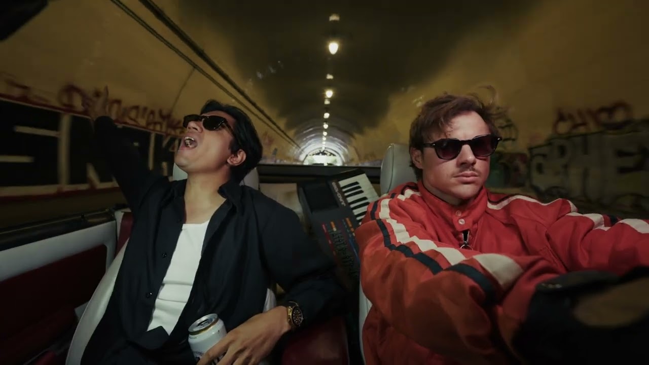 Watch Møme & Ricky Ducati - Paranoïa (Official Visualizer) on YouTube Watch Møme & Ricky Ducati - Paranoïa (Official Visualizer) on YouTube