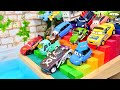 Cars miniature cars fall into the water as they roll down a colorful rainbow-colored stair slope!