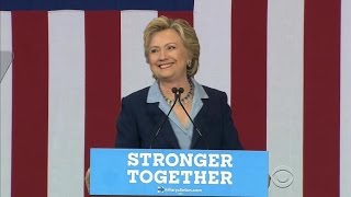 Hillary Clinton turns Trump s financial losses to her political gain