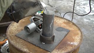 :         Molten aluminum on a vibrating table with heating