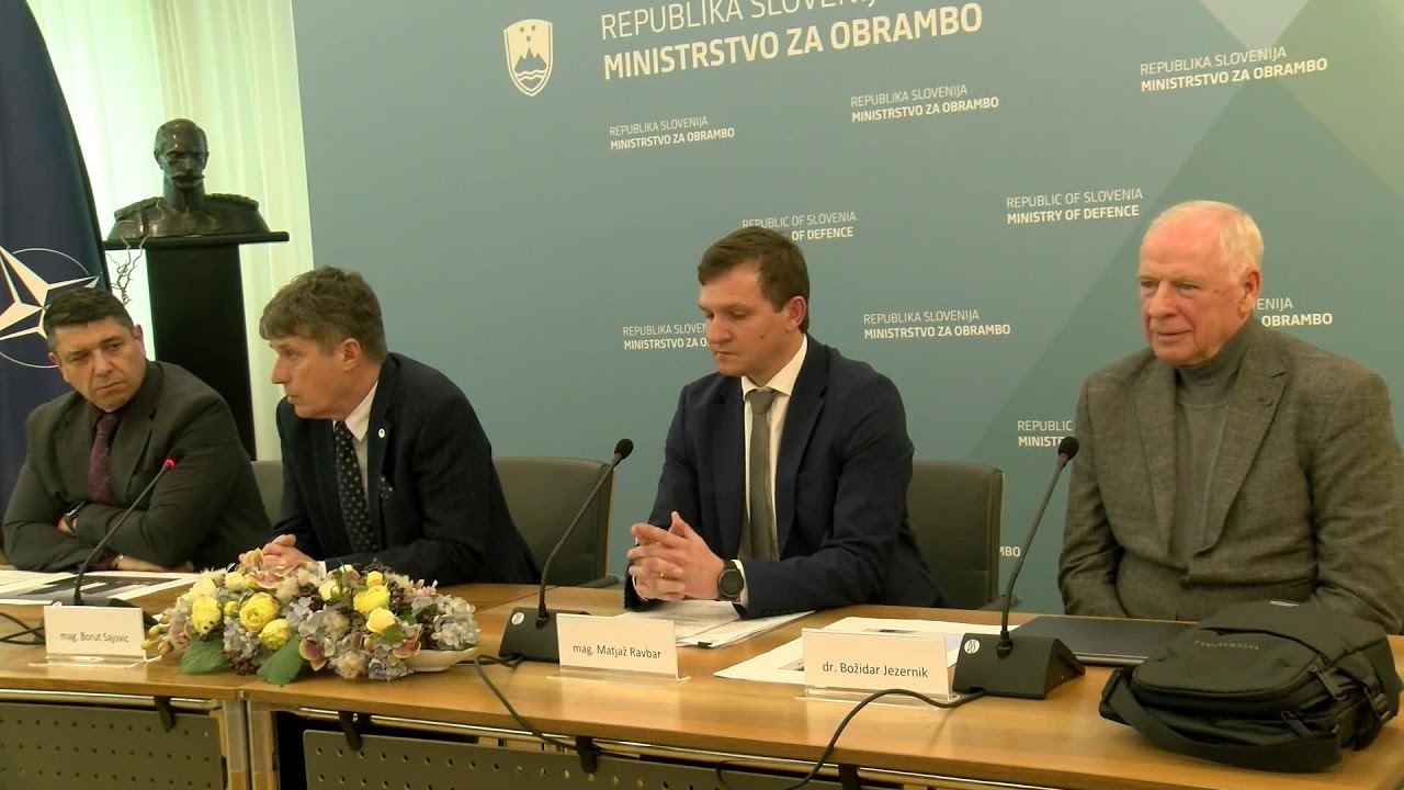 (V ŽIVO) Novinarska konferenca za izbiro rešitve za spomenik slovenske osamosvoj. na Trgu republike