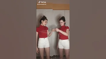 فيديو لي لانا ولين من كانوا صغار 