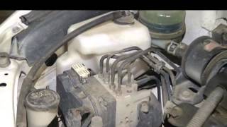 Как поменять тормозную жидкость и прокачать тормоза Toyota Camry