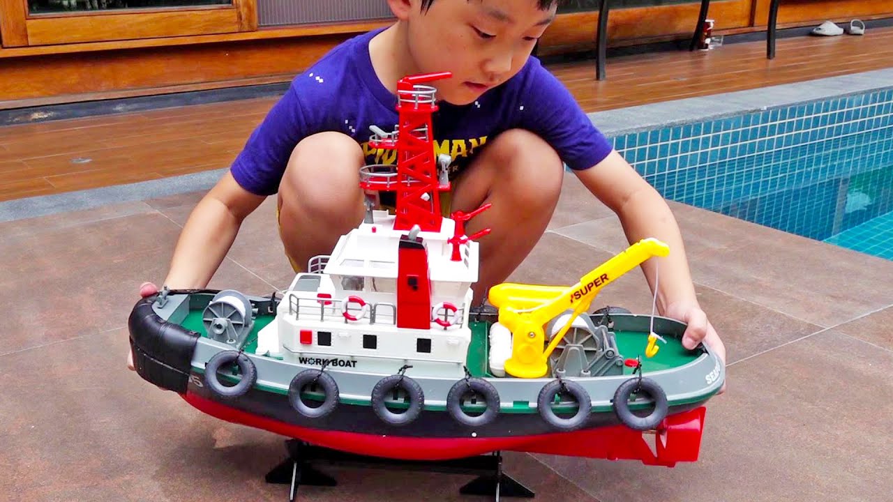 거대 보트 장난감 무선 조종놀이 예준이와 아빠의 수영장 물놀이 Giant Boat Toy for Kids Water Pool