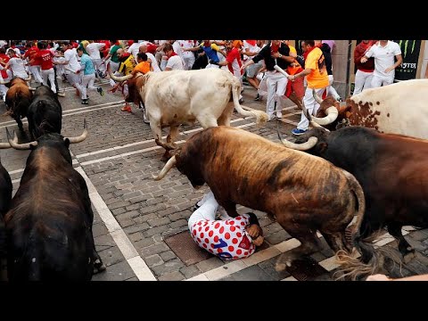 Extreme Pamplona: O touro e pessoas malucas atrás de mim 