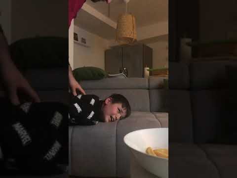 Kayınçomun kolunun kırıldığını sandım, çok korktum ama sonra 3 kağıdı çıkıyor ortaya...!!!