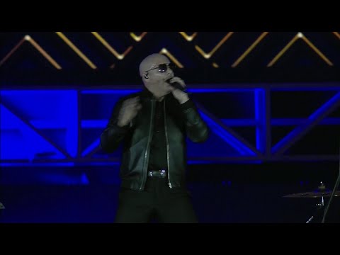 أجواء  خيالية يعيشها الجمهور مع الفنان Pitbull   في مسيرة موسم الرياض ??