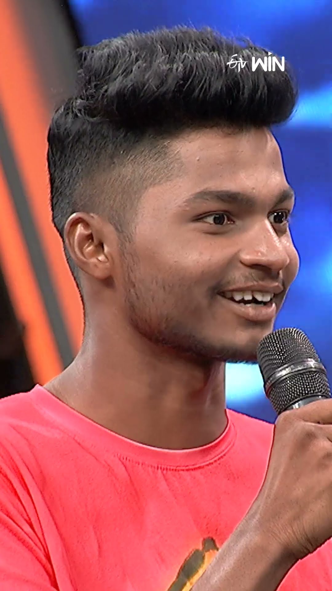 #shorts - కళ్ళల్లో కళ్ళు పెట్టి చూసి రాబోయే పాట ఏదో చెప్పేస్తున్న సుధీర్..! #dheejodi #sudheer