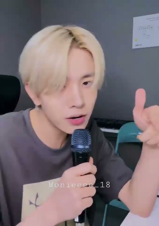 Heesung singing 'I'm so Tired' by Lauv & Troye Sivan💚 on he's live last night 🔥