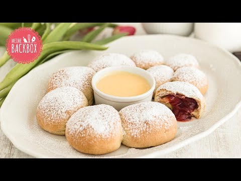 Buchteln mit Vanillesoße