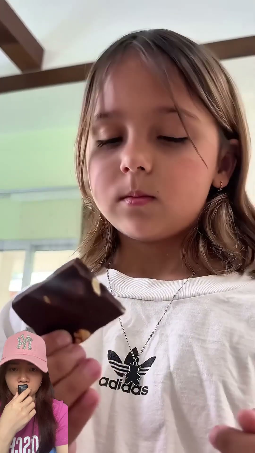 BERBAGI COKLAT KE SEMUANYA ⁉️