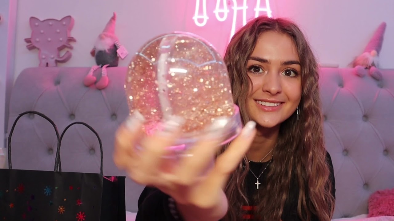 Despachetez cadourile de la voi 🥳