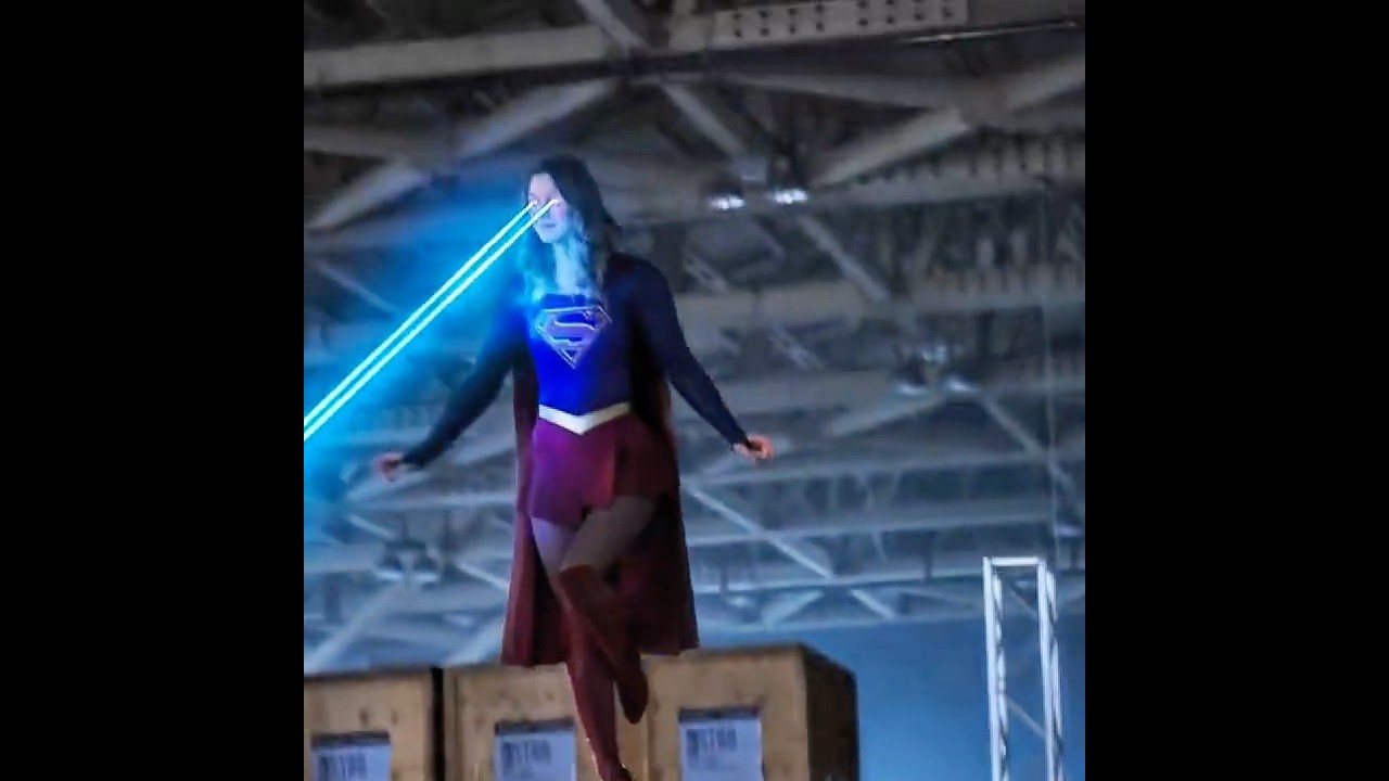 ⁣Barry introduces Supergirl to everyone #theflash #arrow #legendsoftomorrow #barryallen #kara #shorts