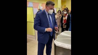 Леонид Слуцкий проголосовал на 586 избирательном участке Москвы