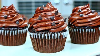 SUPER MOIST Chocolate Cupcakes Recipe - How to make the best Chocolate Cupcakes