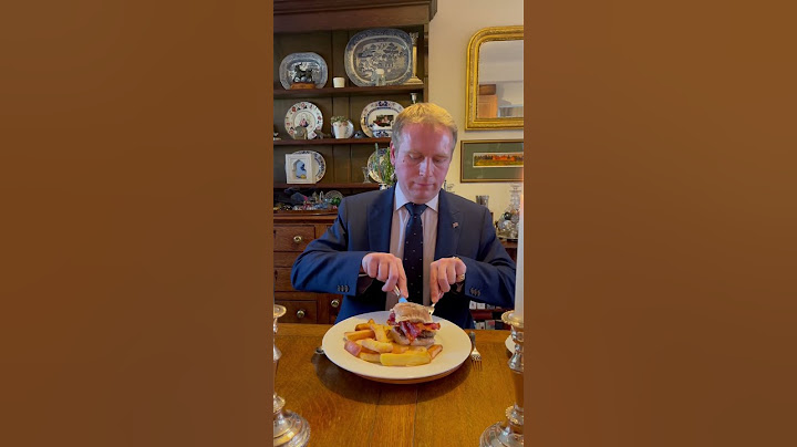 When eating a burger, do you use a knife & fork, like I do when dining at Green King?#etiquettecoach