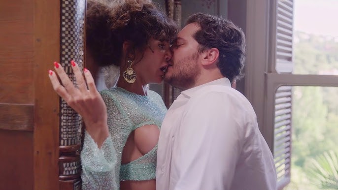 Бикинидегі жетілген әйелдердің барлық эротикалық фотосуреттері