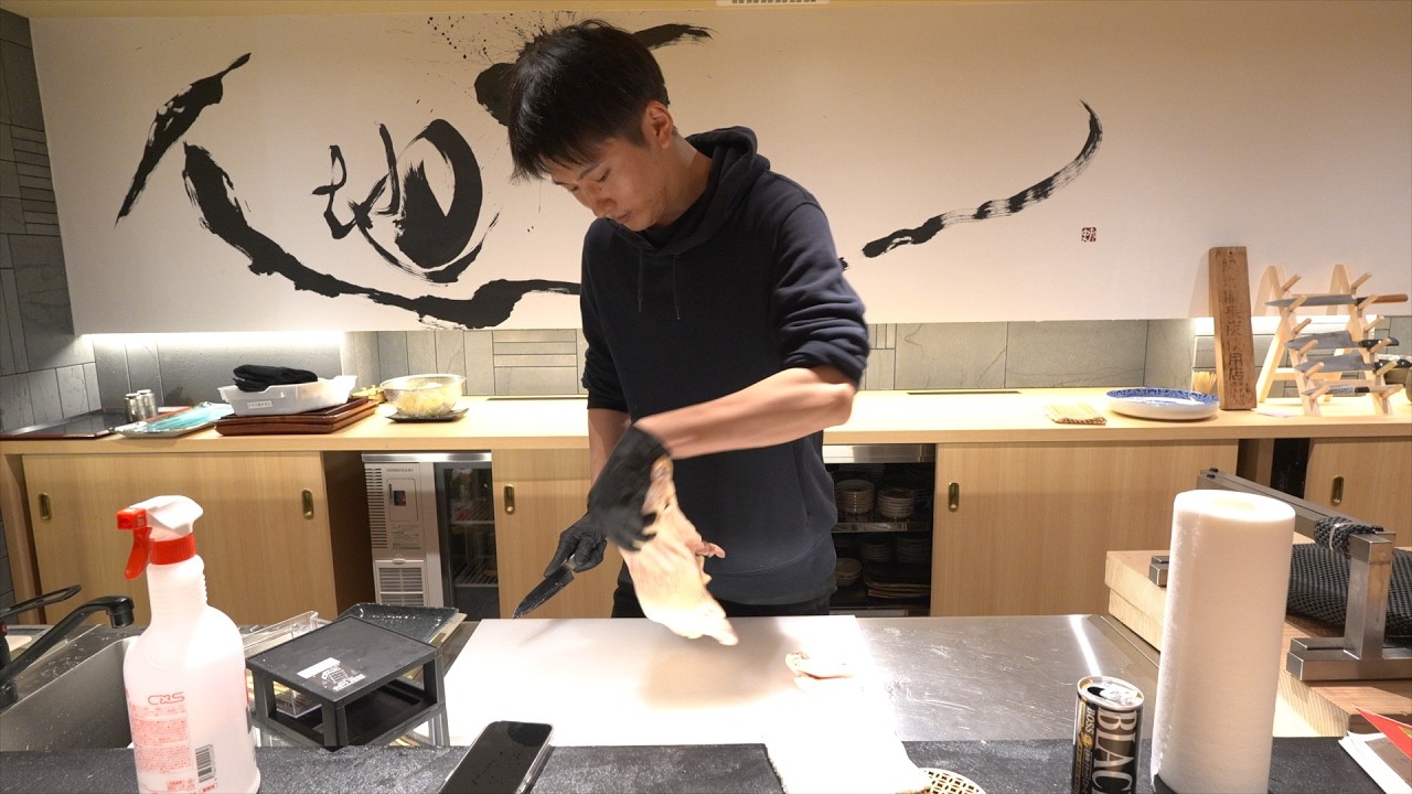 なぜ人気？若き焼鳥職人に密着！京都で今最も話題の焼鳥店、地鶏と炭火の技 ｜ Kyoto Yakitori Chef