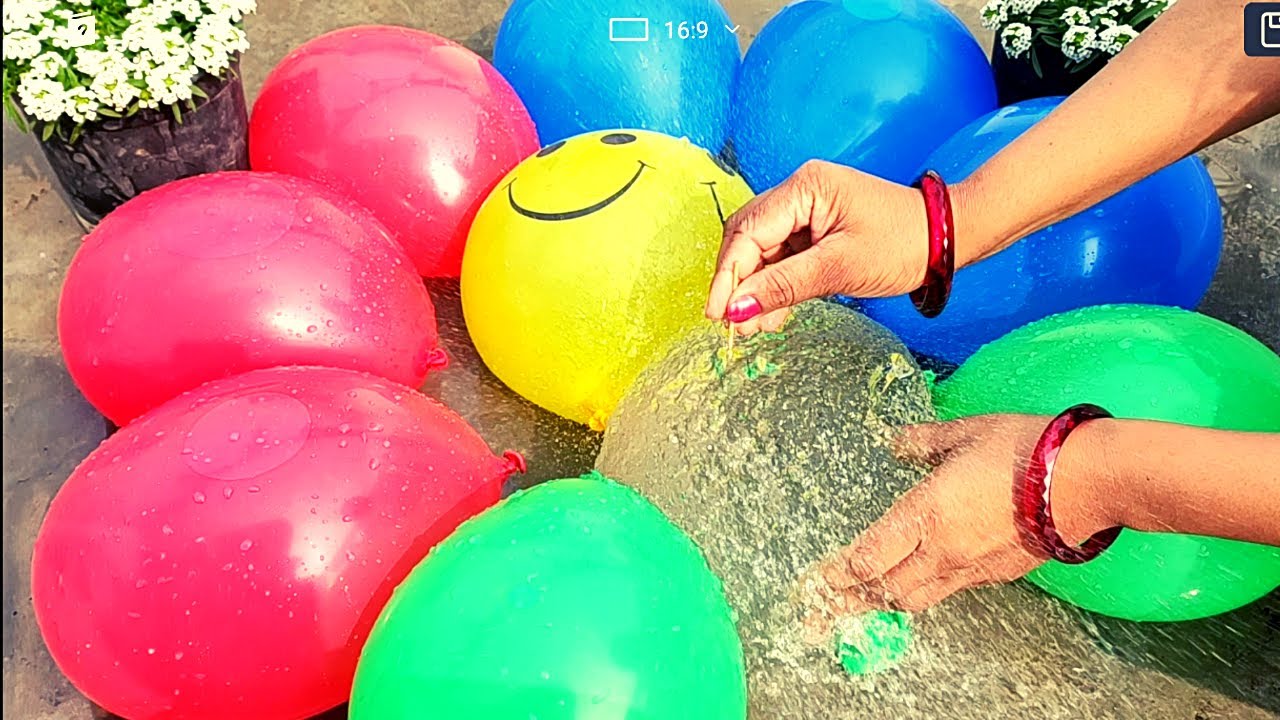 Red green blue yellow colour balloon pop !! Water balloons pop video
