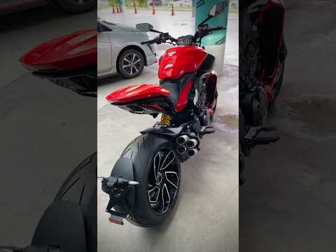 DUCATI DIAVEL V4