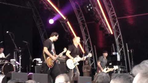 no use for a name -   Under﻿ the garden 1/2 (live malmö festivalen 2011)